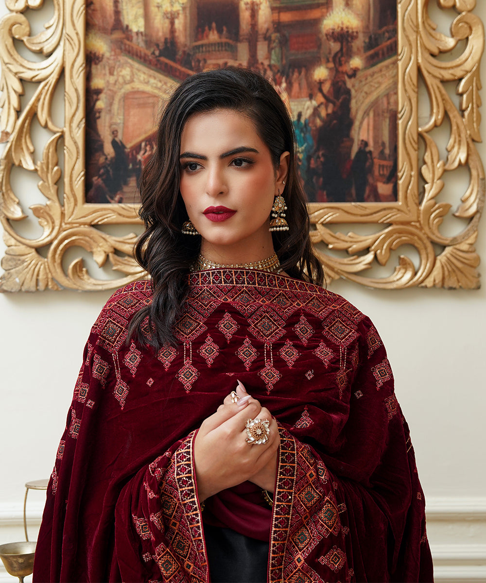 Women Embroidered Velvet Shawl | SHV-792