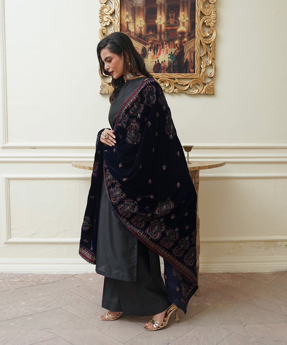 Women Embroidered Velvet Shawl | SHV-798