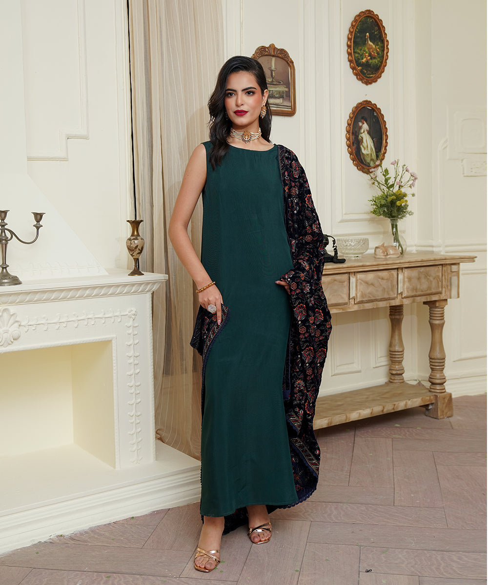 Women Embroidered Velvet Shawl | SHV-783
