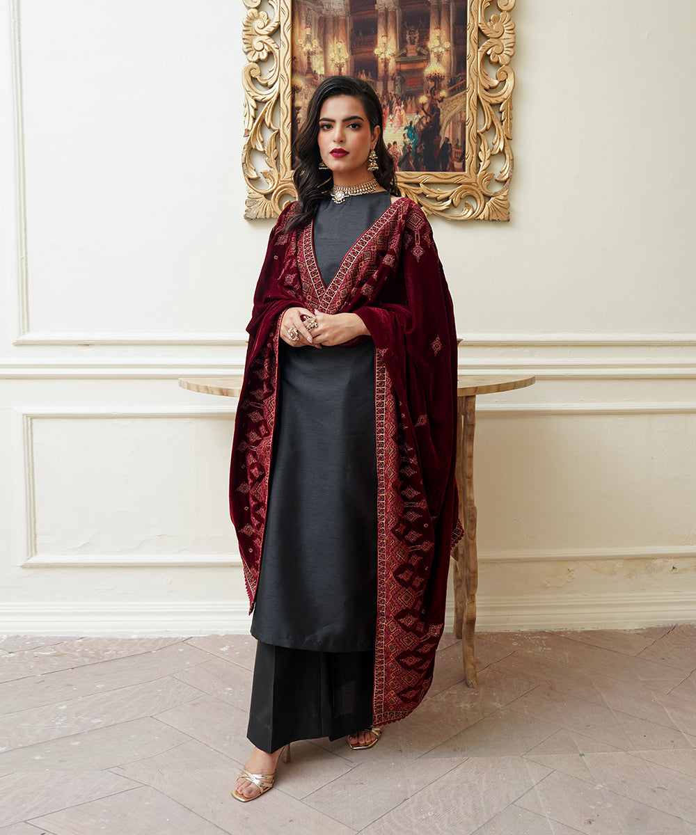 Women Embroidered Velvet Shawl | SHV-792